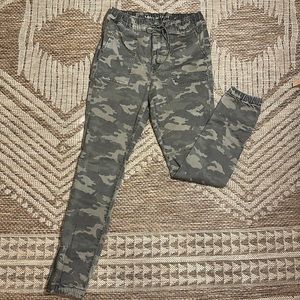 AE Next Level Stretch High Rise Camo Jegging Jogger. Cinched at the bottom!